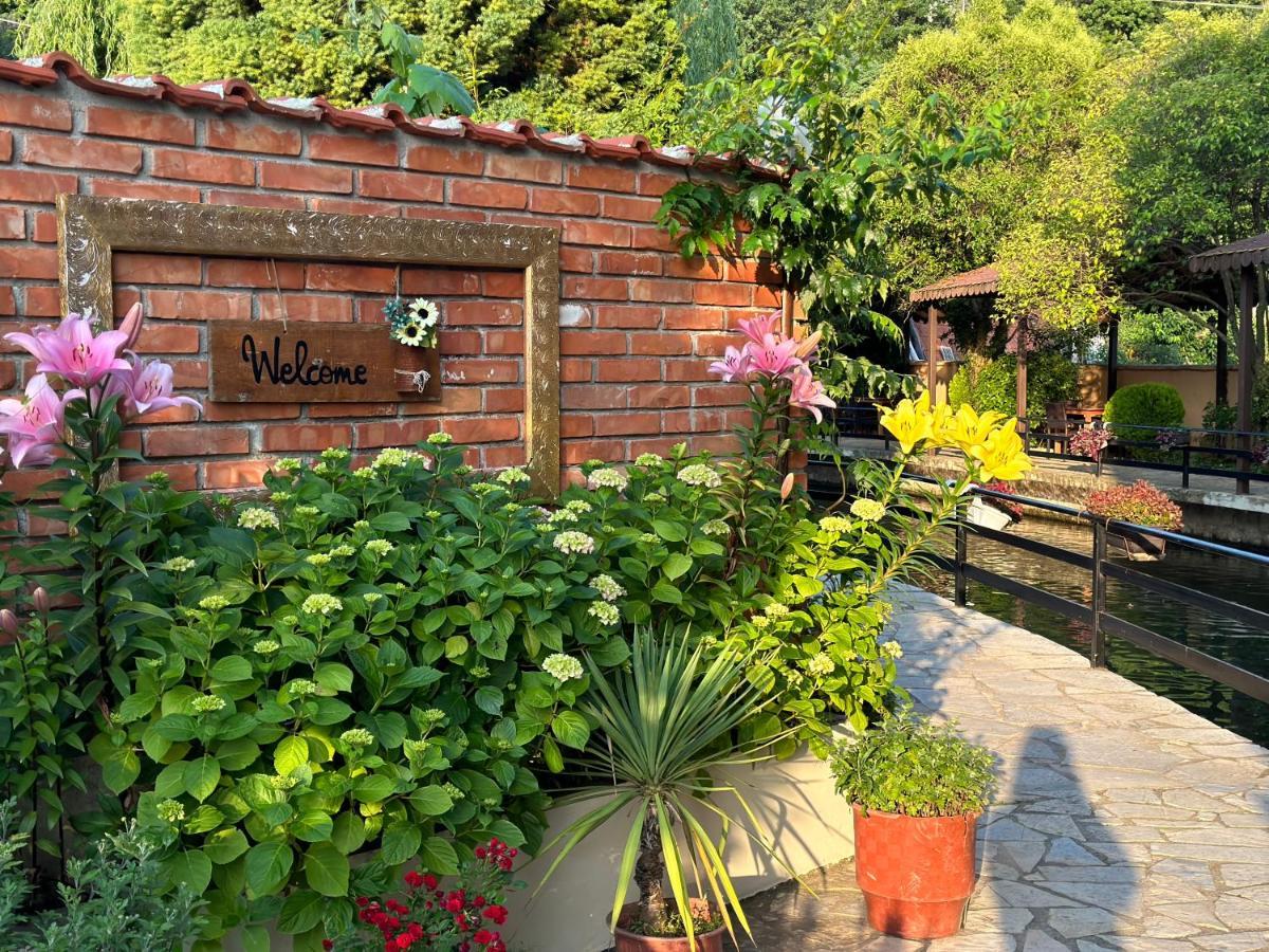 Rritja E Koranit Hotel Tushemisht Ngoại thất bức ảnh
