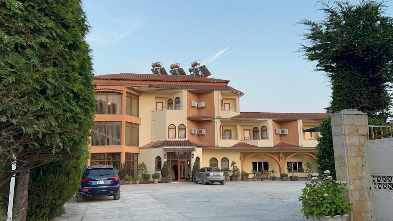 Rritja E Koranit Hotel Tushemisht Ngoại thất bức ảnh