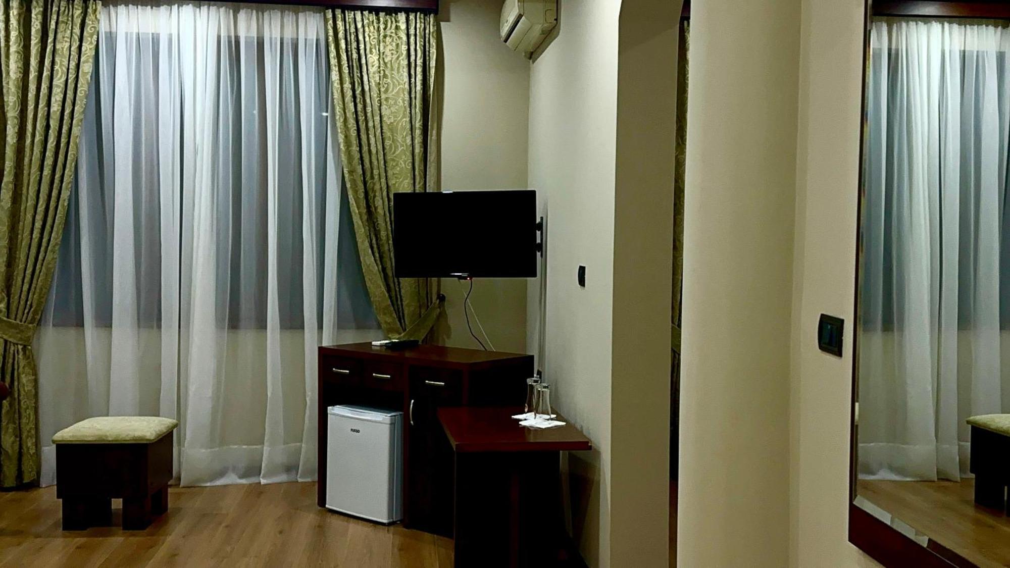 Rritja E Koranit Hotel Tushemisht Ngoại thất bức ảnh