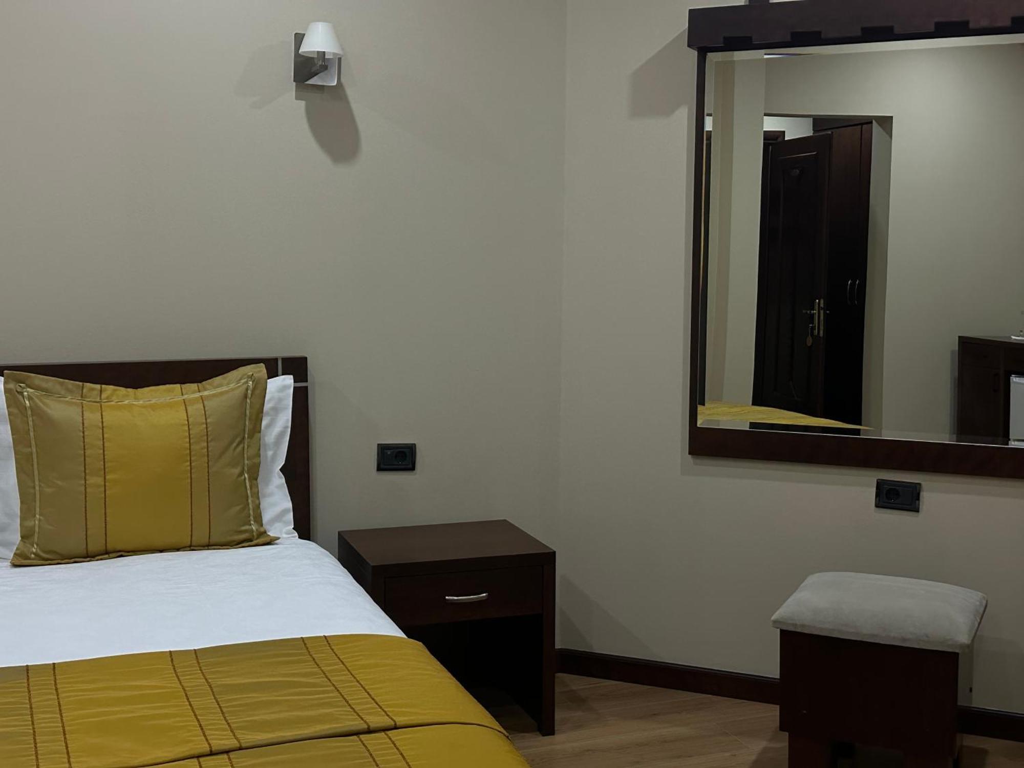 Rritja E Koranit Hotel Tushemisht Ngoại thất bức ảnh