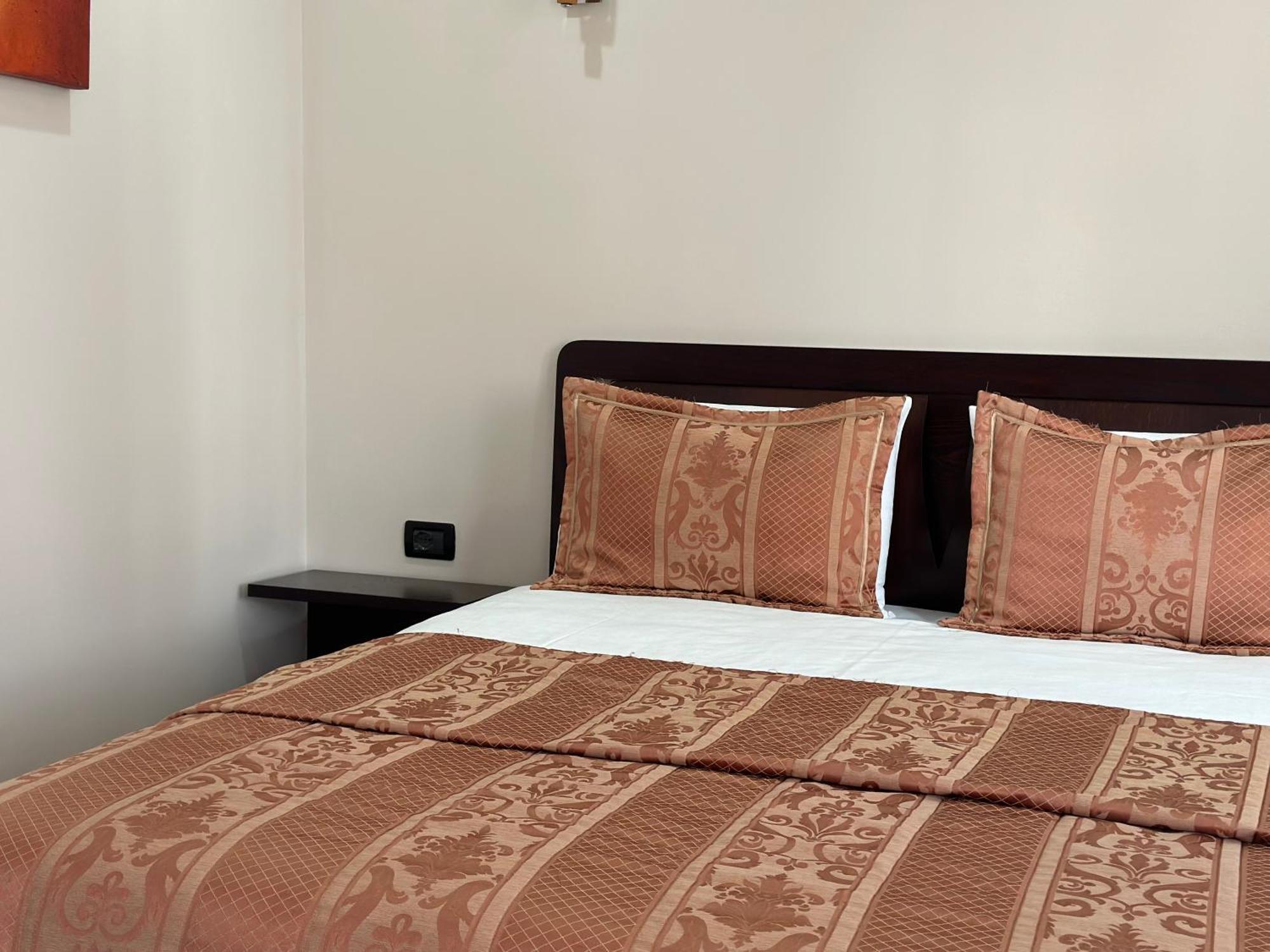 Rritja E Koranit Hotel Tushemisht Ngoại thất bức ảnh
